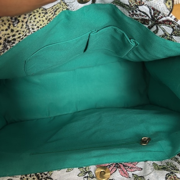 America & Beyond Beaded Safari Tote - Picture 5 of 7